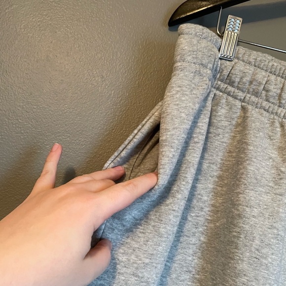 NWT Nike Sz 1X Women’s Grey Standard Fit Mid Rise Full Length Sweatpants Ret $60 - Picture 7 of 16